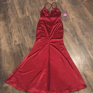 NWT Windsor L Burgundy Wine Elegant Silky Flowy Dress Mermaid